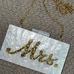 Mrs. Bag with detachable gold chain